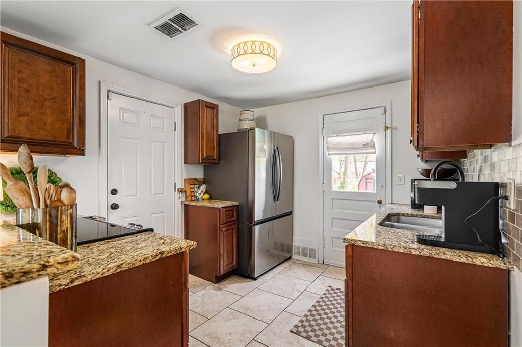7905 BELLEVIEW Avenue — photo 9