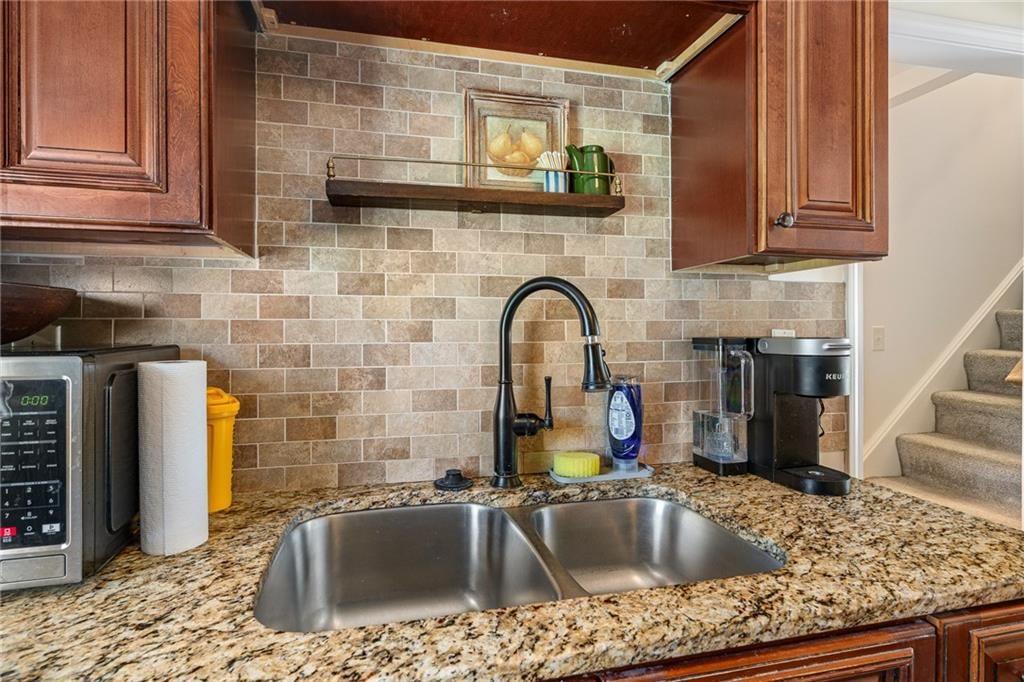 7905 BELLEVIEW Avenue — photo 11