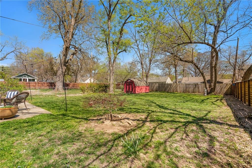 7905 BELLEVIEW Avenue — photo 24
