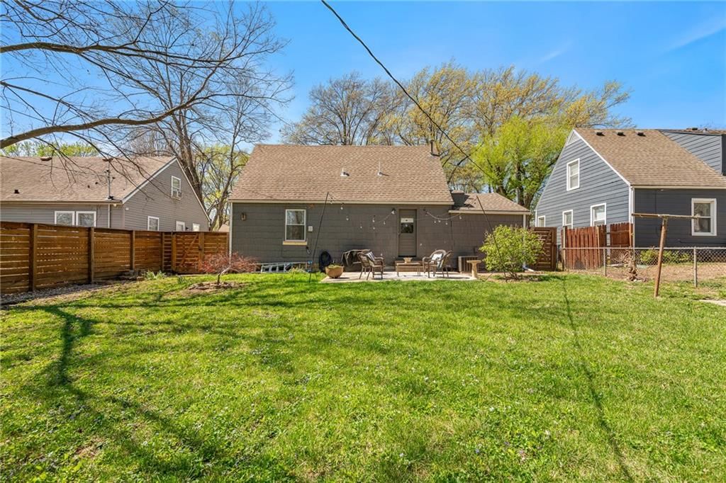 7905 BELLEVIEW Avenue — photo 25