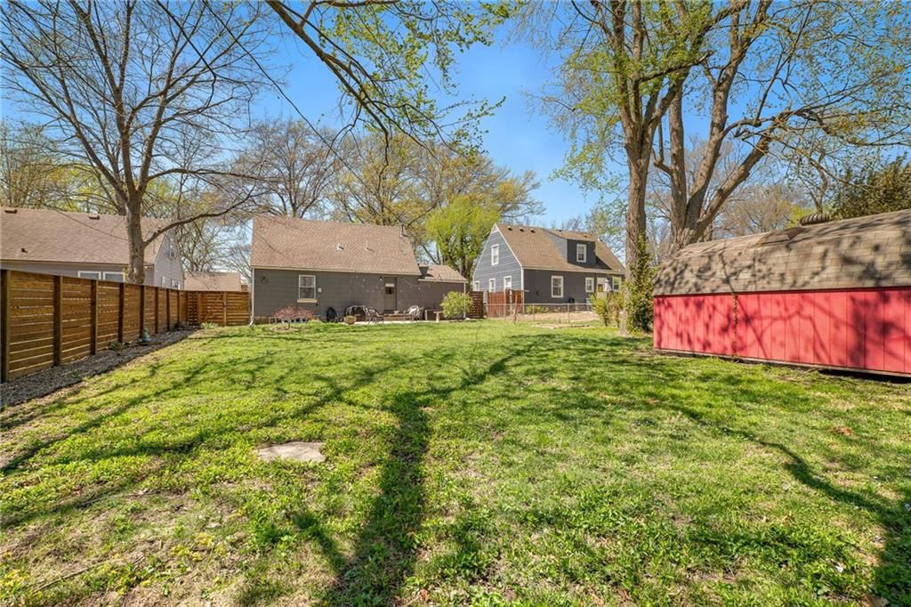 7905 BELLEVIEW Avenue — photo 27