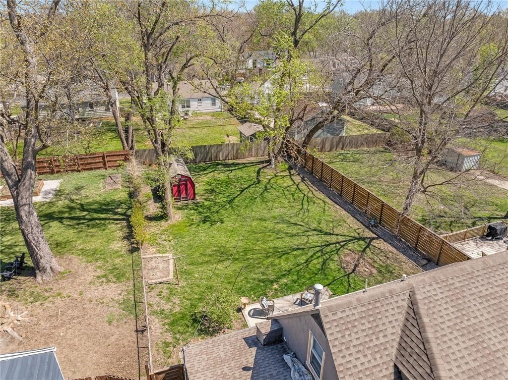 7905 BELLEVIEW Avenue — photo 28