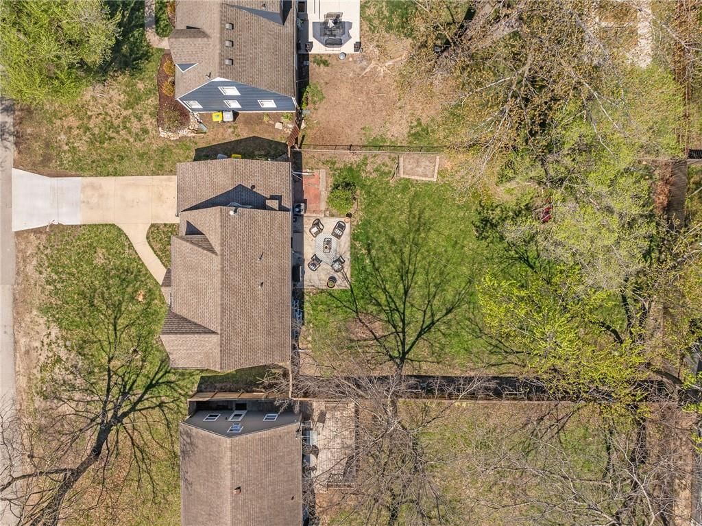 7905 BELLEVIEW Avenue — photo 30
