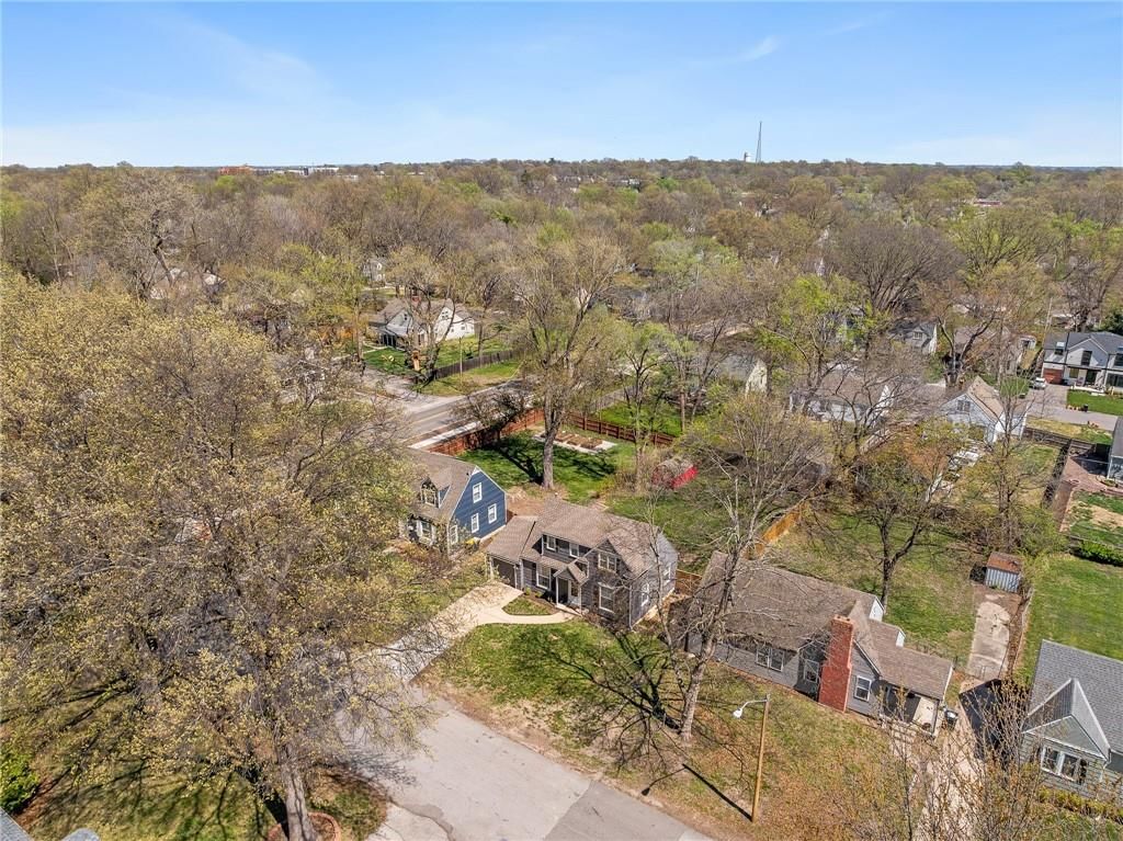 7905 BELLEVIEW Avenue — photo 31