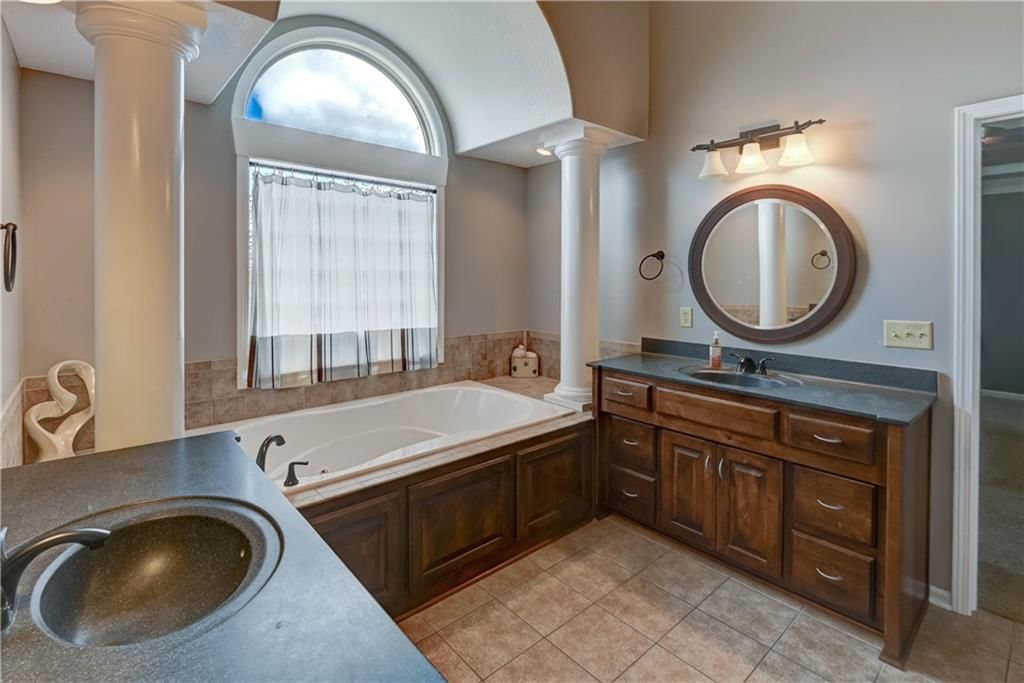 500 NE Woodpark Lane — photo 34