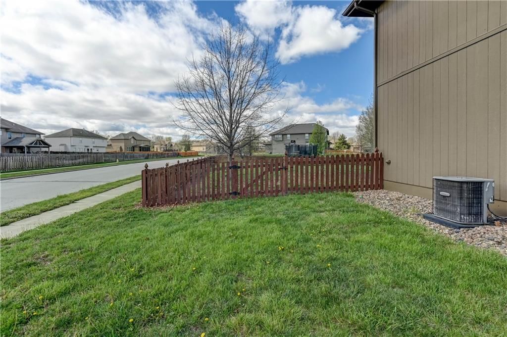 500 NE Woodpark Lane — photo 68