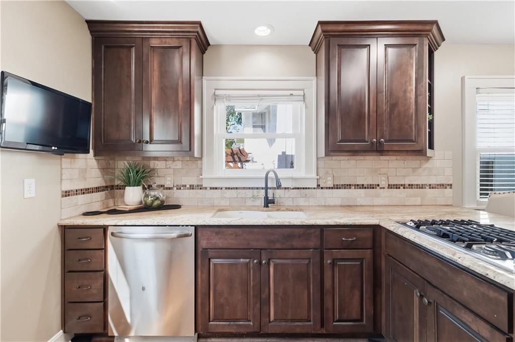 825 W Gregory Boulevard — photo 20