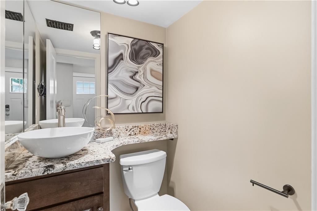 825 W Gregory Boulevard — photo 23