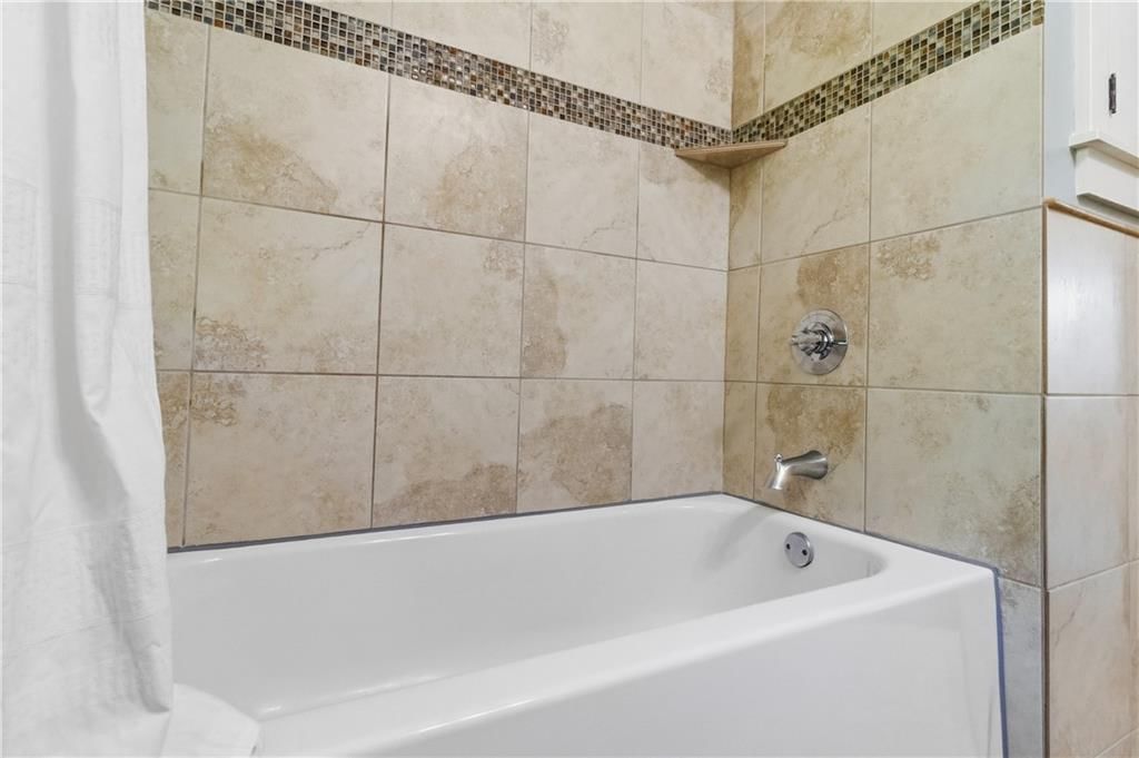 825 W Gregory Boulevard — photo 37