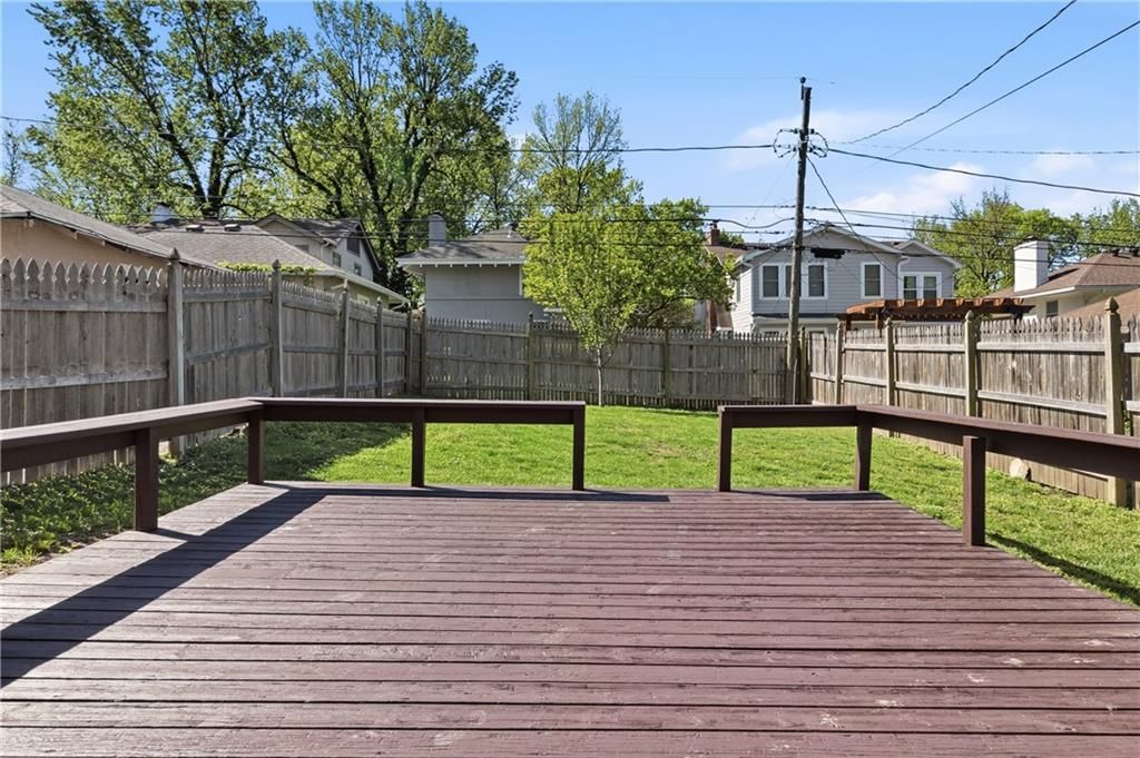 825 W Gregory Boulevard — photo 41