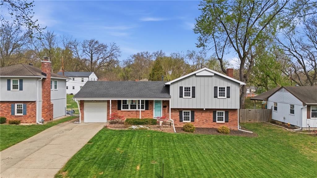 9404 Knox Drive, Overland Park, KS