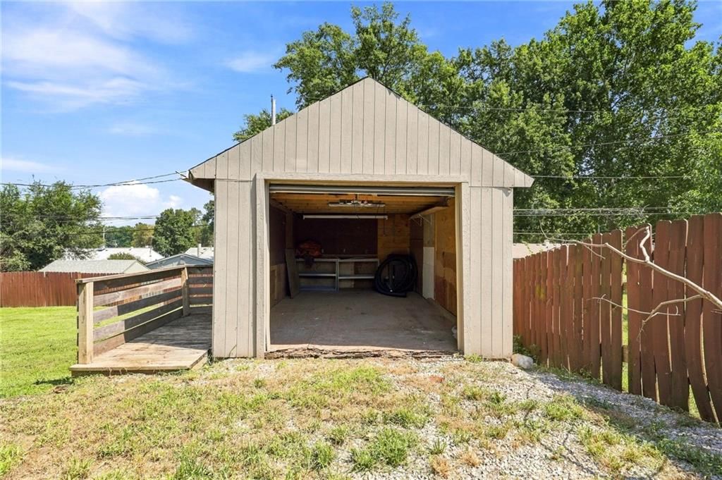 2141 Normandy Lane — photo 25