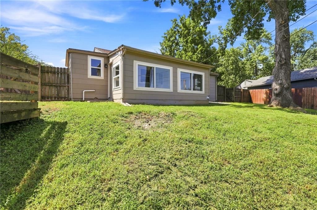 2141 Normandy Lane — photo 27