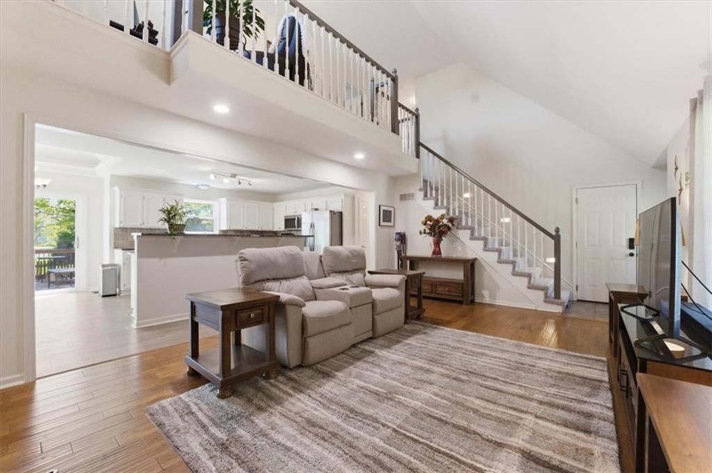 303 SW Albatross Court — photo 5