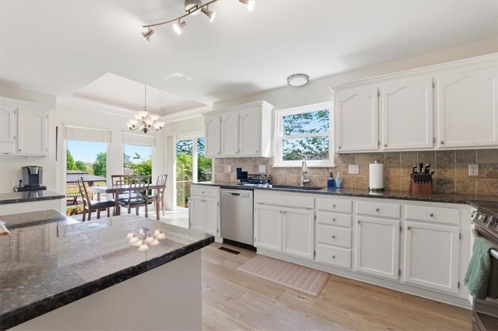 303 SW Albatross Court — photo 7