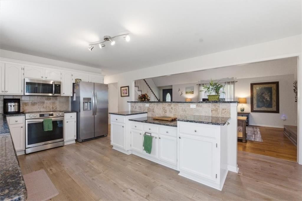 303 SW Albatross Court — photo 8