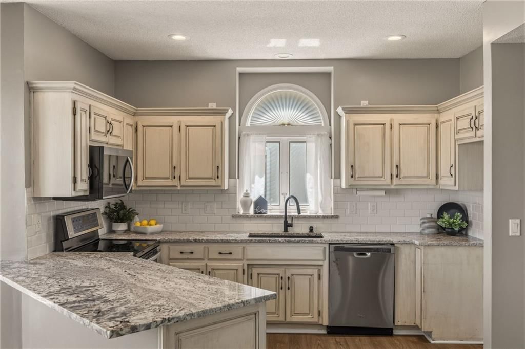 16319 S Burch Street — photo 10