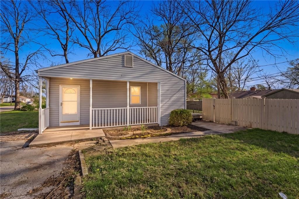 8617 Grant Street, Overland Park, KS