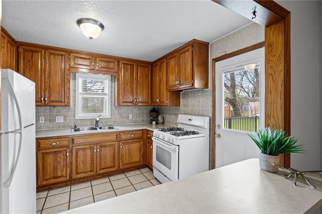 8617 Grant Street — photo 8