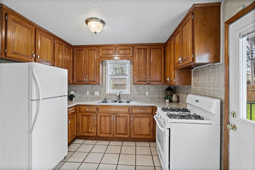 8617 Grant Street — photo 9