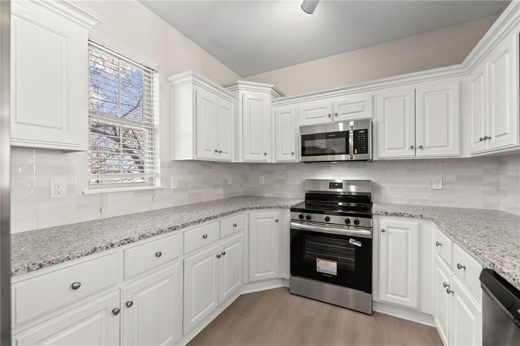5245 Overland Drive — photo 10