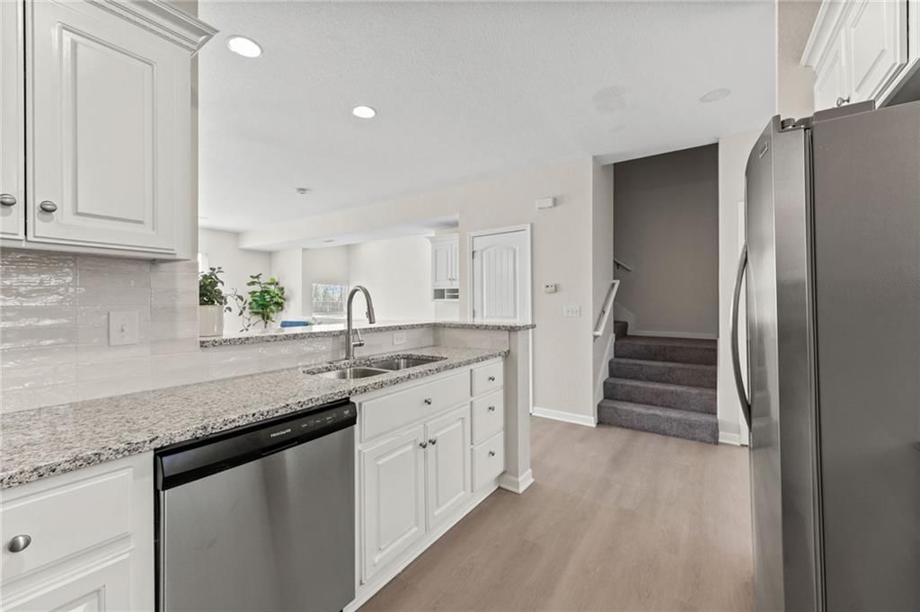 5245 Overland Drive — photo 12