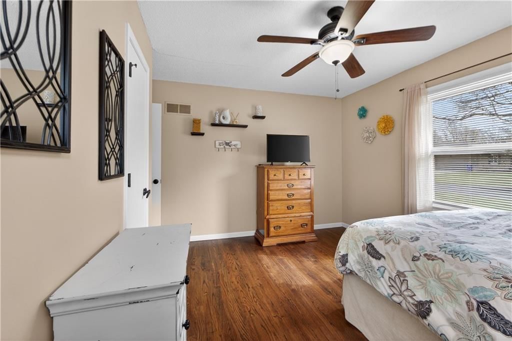 7232 Bond Street — photo 29