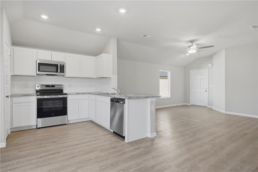 20216 W 194th Terrace — photo 9
