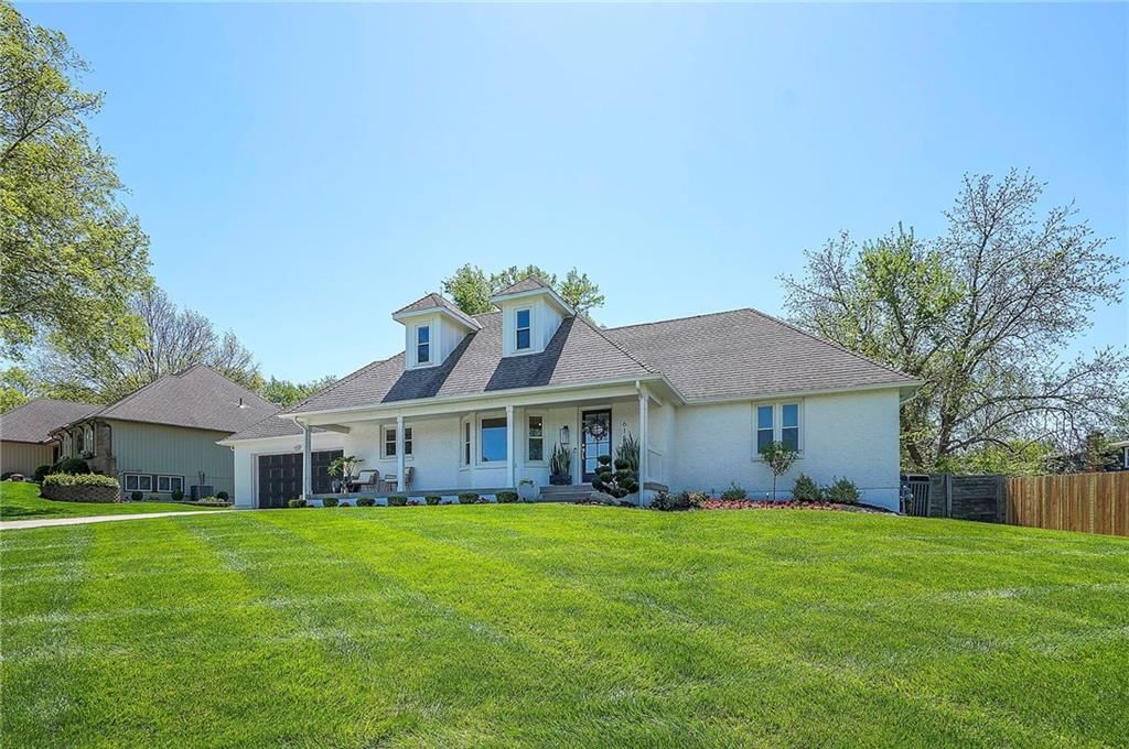 615 OVERLOOK Drive — photo 2