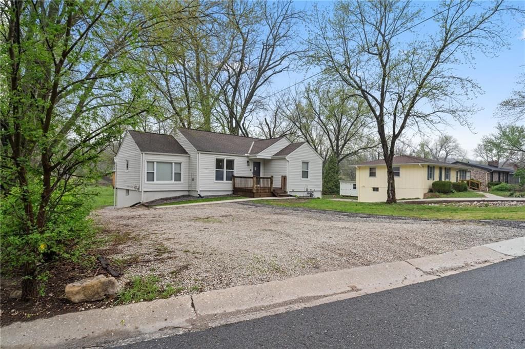 726 Lakewood Road — photo 3