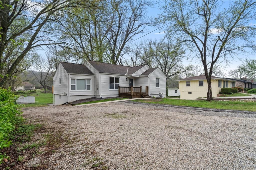 726 Lakewood Road — photo 4