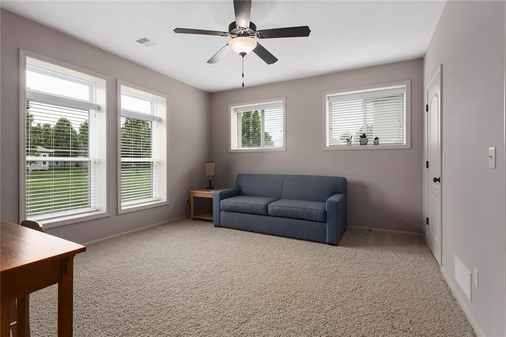 901 SW Olympia Court — photo 37