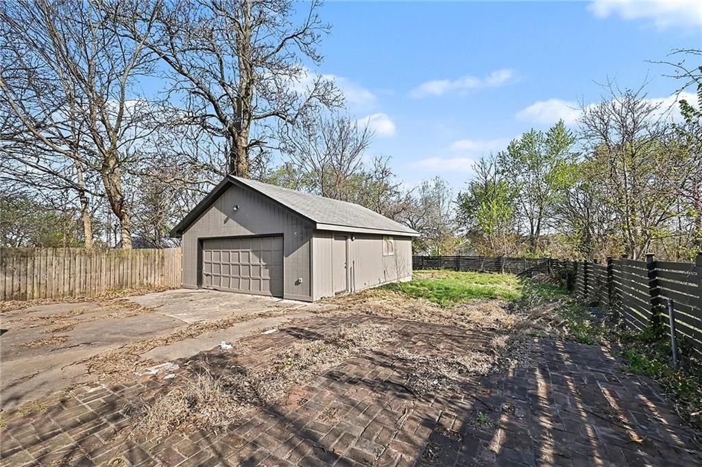 410 E Kansas Avenue — photo 17