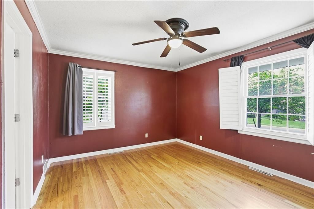 4937 NE Chouteau Drive — photo 8