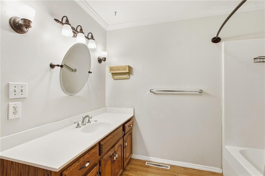 4937 NE Chouteau Drive — photo 11