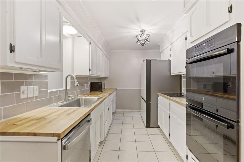 4937 NE Chouteau Drive — photo 14