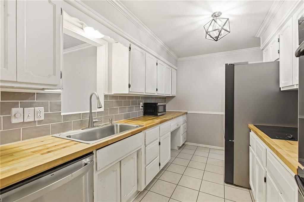 4937 NE Chouteau Drive — photo 15
