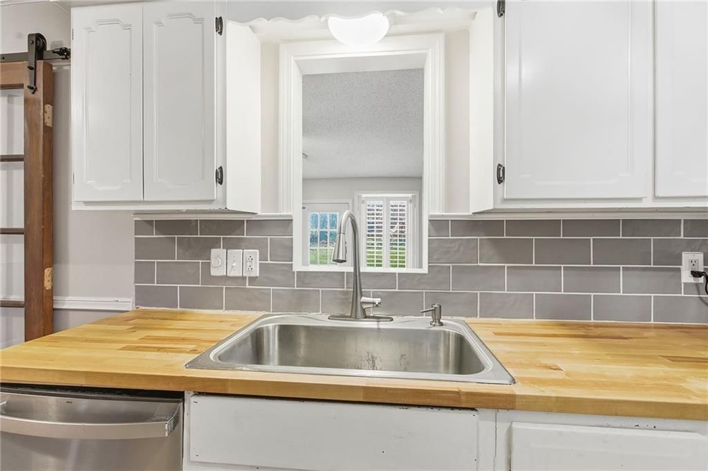 4937 NE Chouteau Drive — photo 17