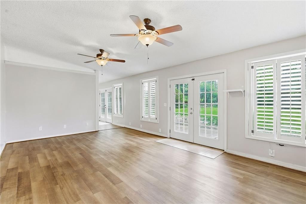 4937 NE Chouteau Drive — photo 23