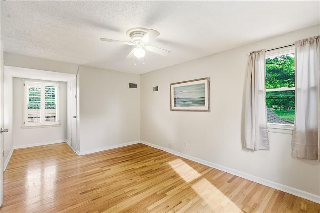 4937 NE Chouteau Drive — photo 27