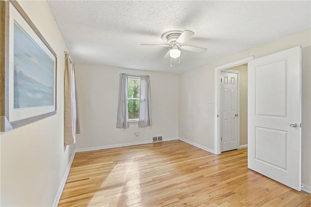 4937 NE Chouteau Drive — photo 29