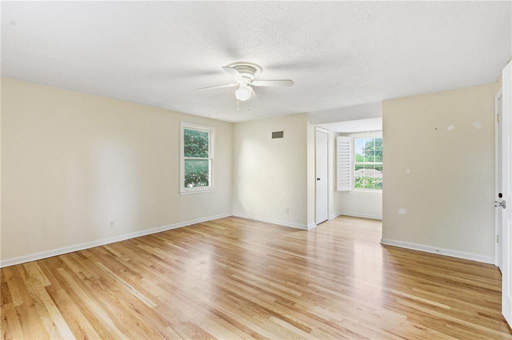 4937 NE Chouteau Drive — photo 31