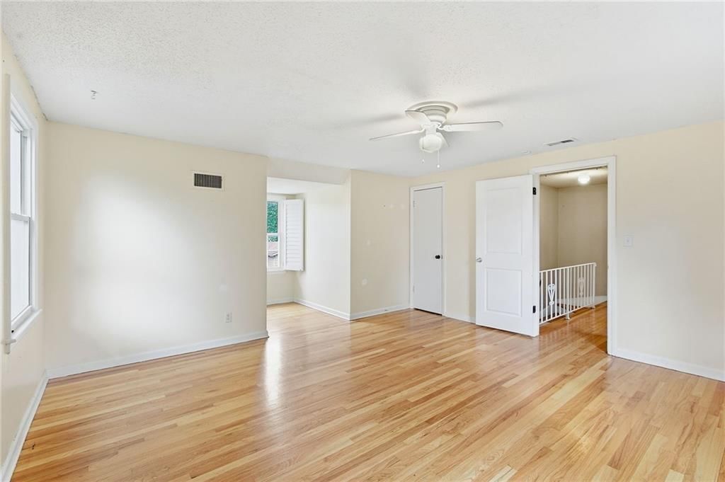 4937 NE Chouteau Drive — photo 32