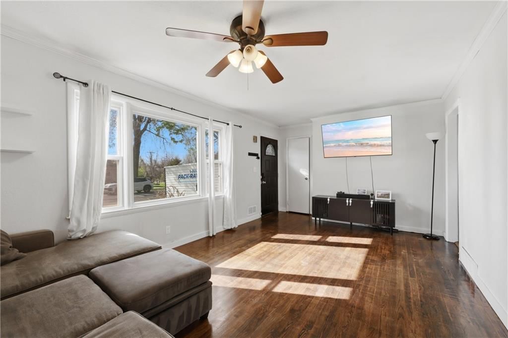 4709 Evanston Avenue — photo 2