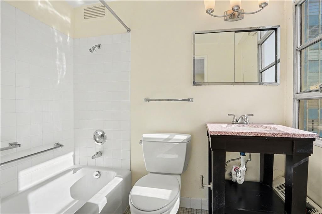 333 W Meyer Boulevard — photo 10