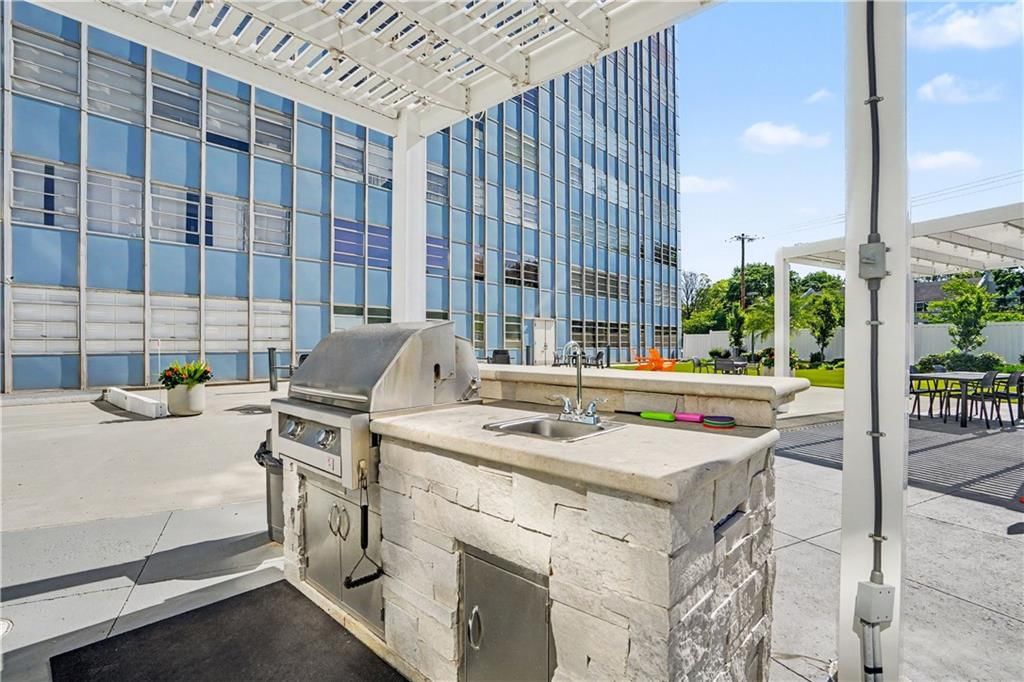 333 W Meyer Boulevard — photo 16