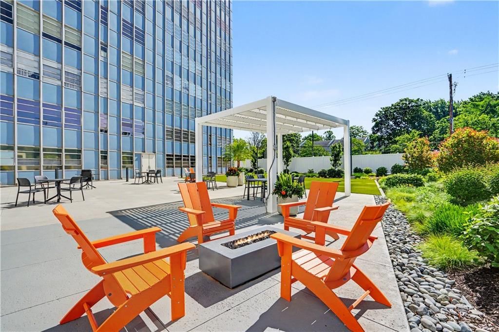 333 W Meyer Boulevard — photo 17