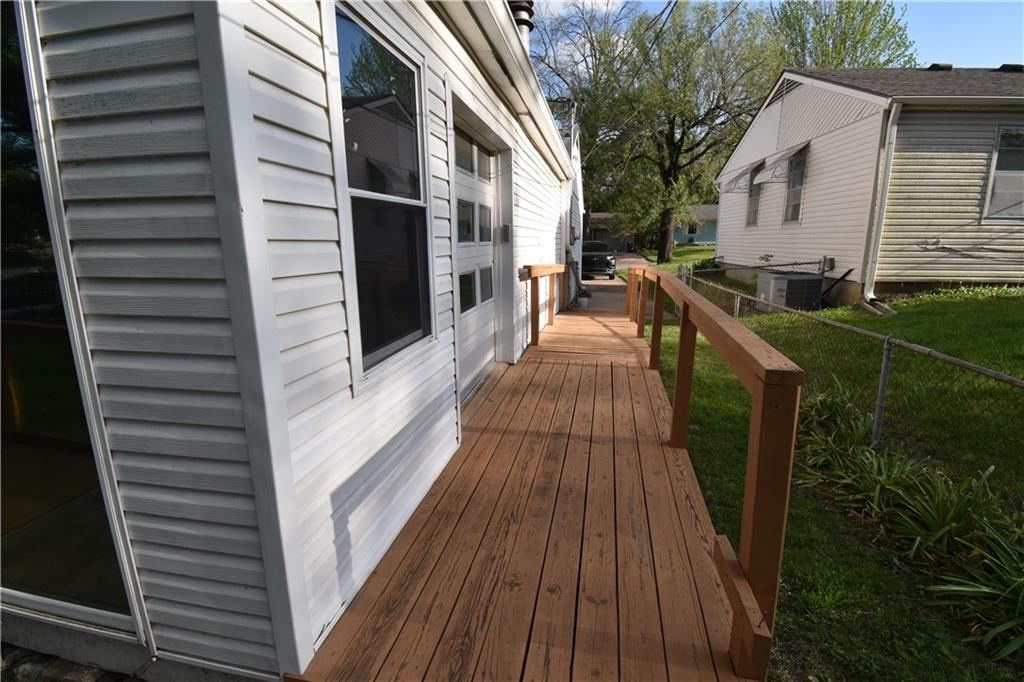 800 W 89th Terrace — photo 34