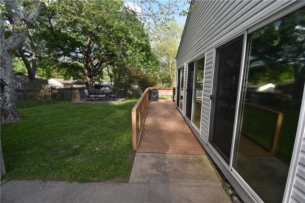 800 W 89th Terrace — photo 35