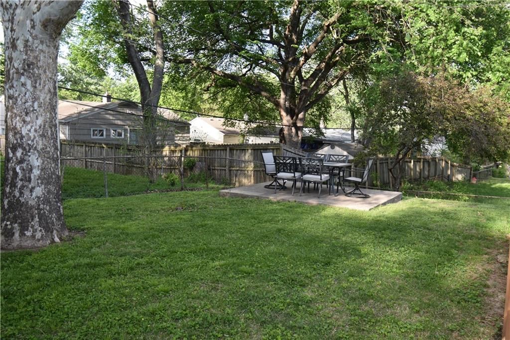 800 W 89th Terrace — photo 38